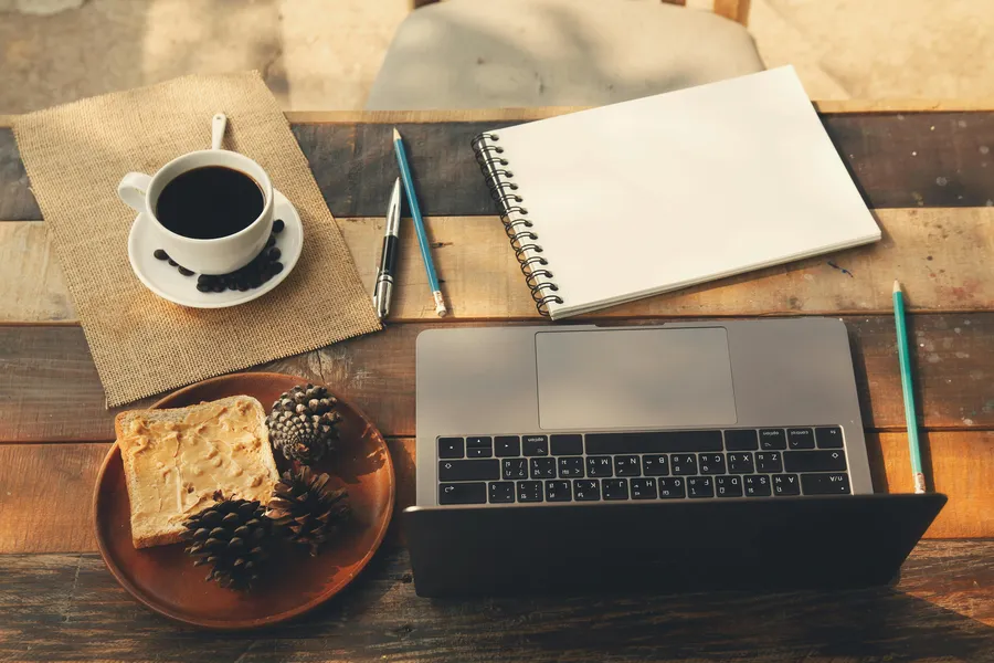 Freelance à l’international : comment bien organiser ses finances ?