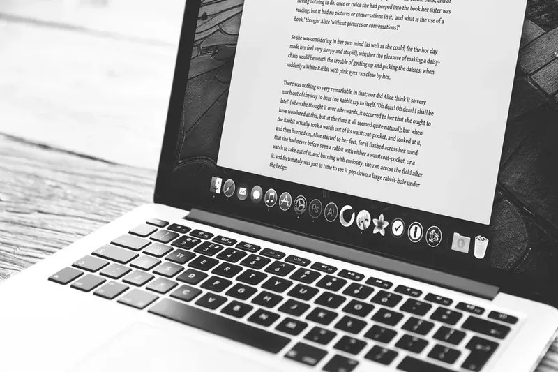Quelles sont les qualités essentielles pour devenir rédacteur web ?