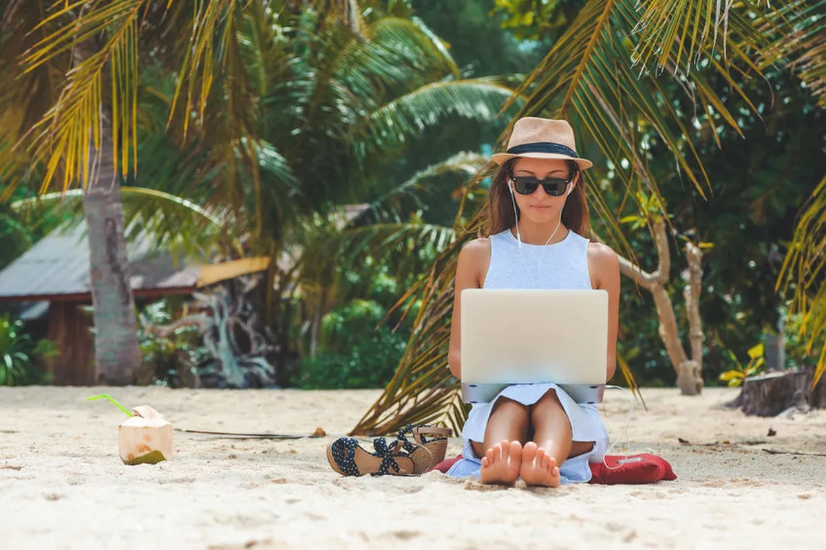 quels metiers permettent de travailler de partout dans le monde le guide pour devenir digital nomad